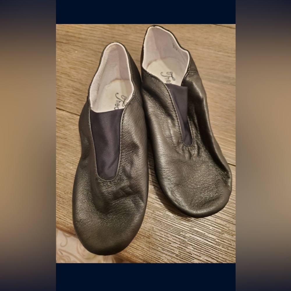 Size 1 girls jazz shoes